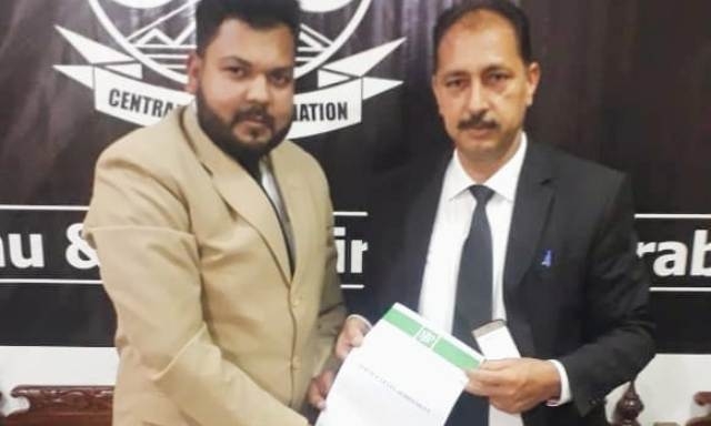سنٹرل بار ایسوسی ایشن مظفرآباد اور ایس جی پی لیگنوکریٹس پرائیویٹ لیمٹڈ کے درمیان بار کمپیوٹرائزیشن کے معاہدے پر دستخط